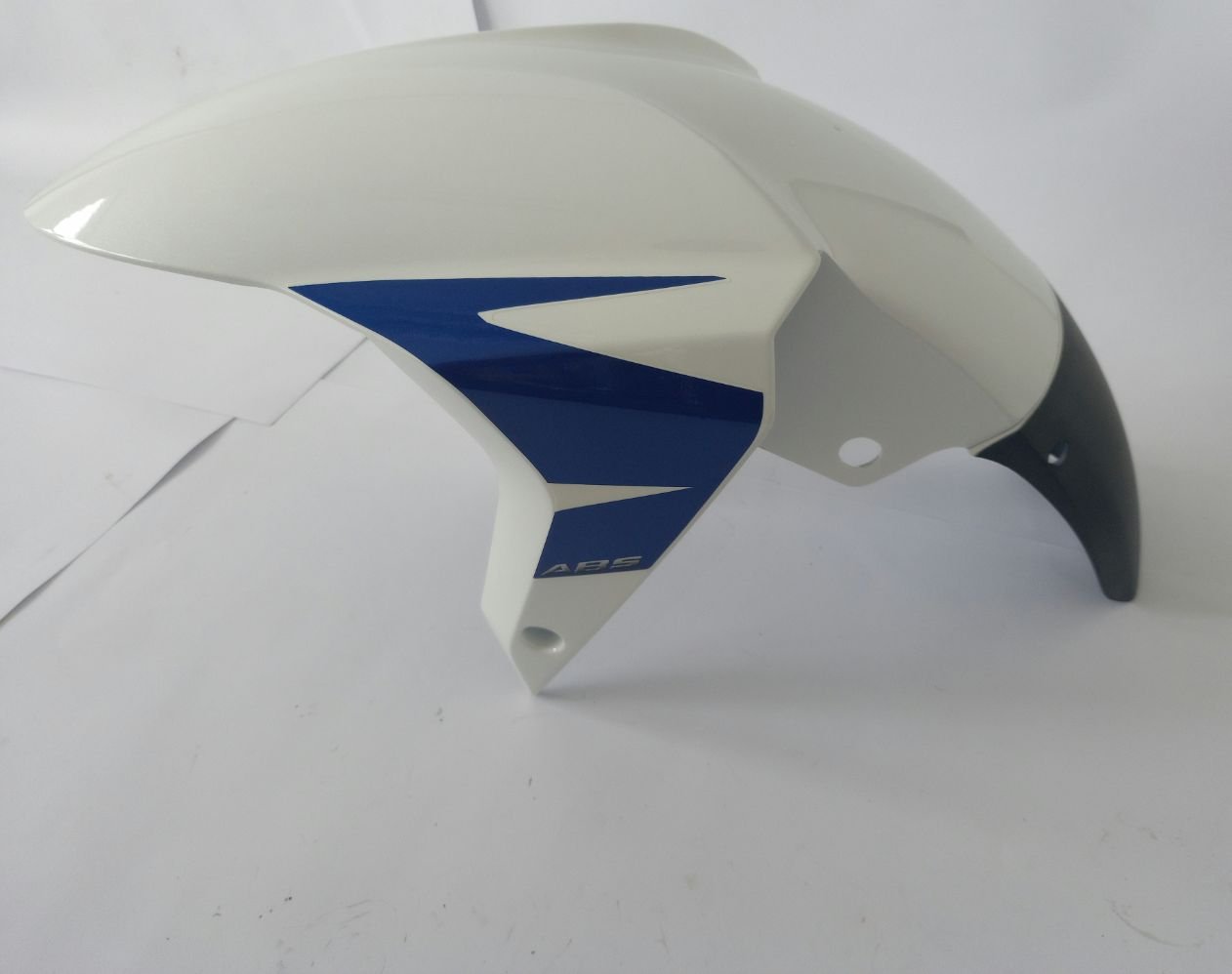 GUARDAFANGO BLANCO CON STICKER AZUL
